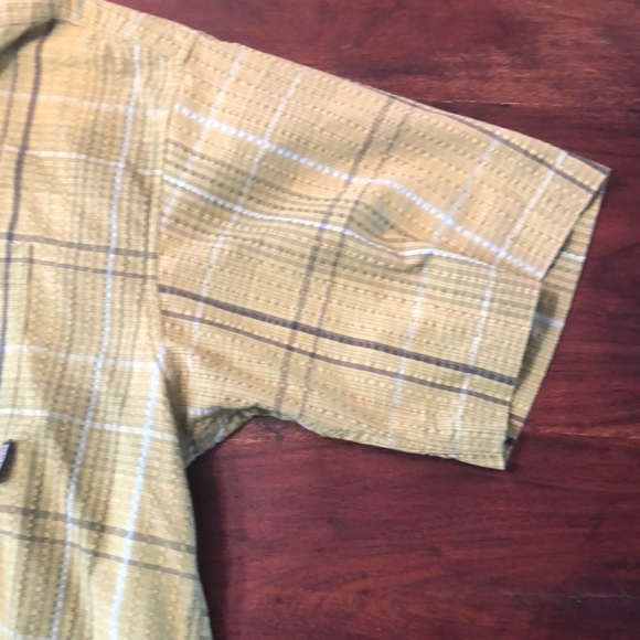 Patagonia short sleeve button down - Picture 2 of 4